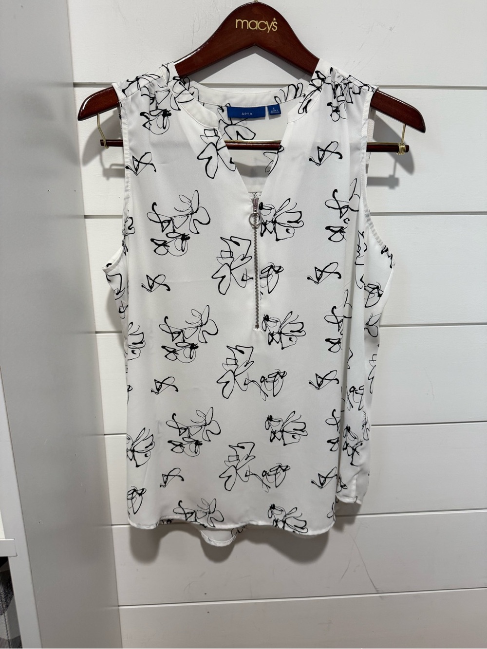 Apt. 9 White Sleeveless Zip-Front Top with Black Floral Sketch